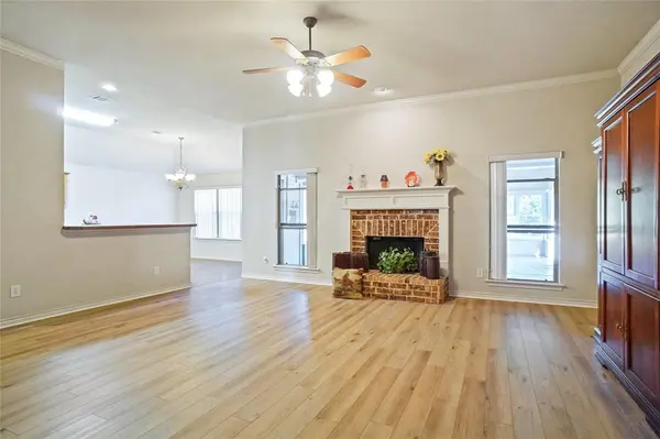 177 Lost Oak Drive, Azle, TX 76020