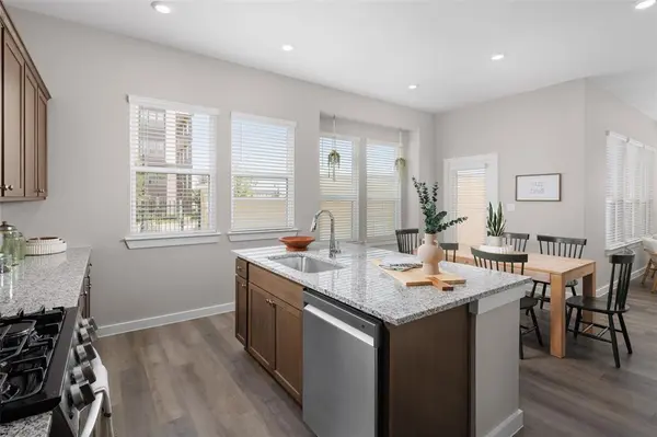 718 Lacewing Drive, Arlington, TX 76005