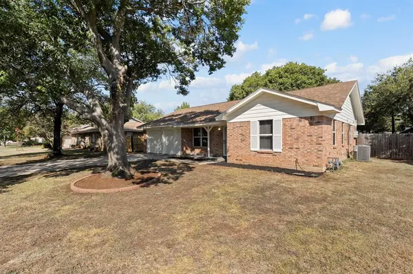 317 E Glendale Street, Crowley, TX 76036