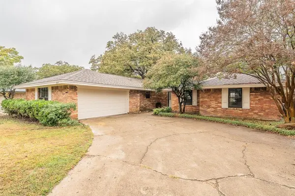 917 Bucknell Drive, Arlington, TX 76012
