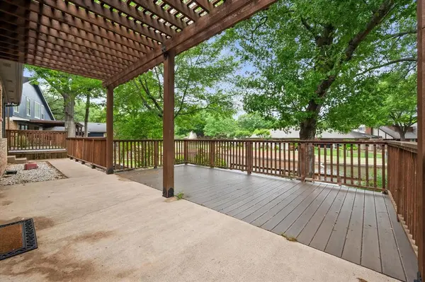 1404 Creekford Drive, Arlington, TX 76012