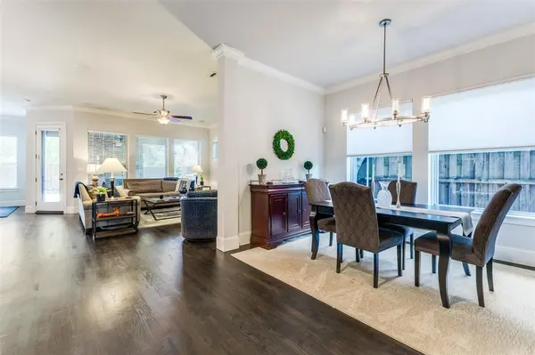 4008 N Cresthaven Road, Dallas, TX 75209