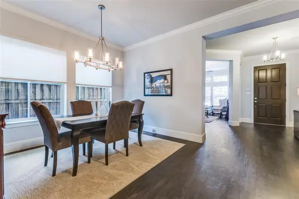 4008 N Cresthaven Road, Dallas, TX 75209