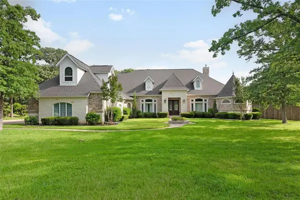 6204 Toscana Circle, Fort Worth, TX 76140