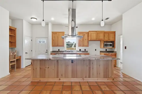 10501 Mitchell Bend Court, Granbury, TX 76048