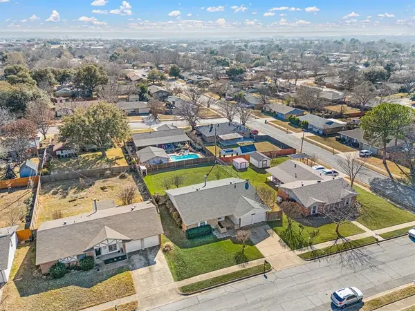 1720 Winchester Way, Bedford, TX 76022