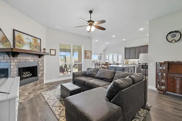 703 Oakcrest Drive, Justin, TX 76247