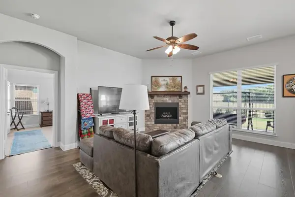 703 Oakcrest Drive, Justin, TX 76247