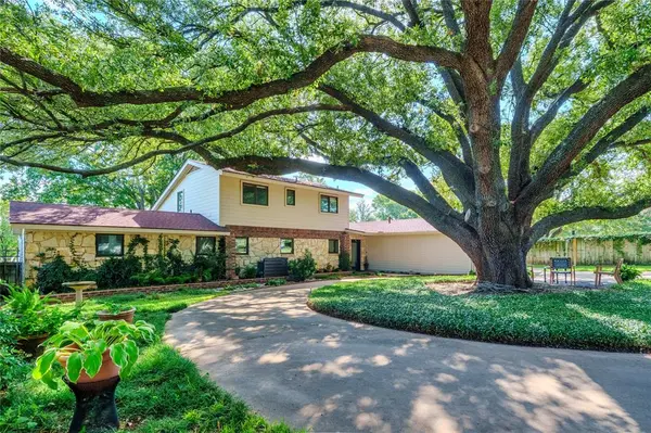 218 N Broadway Road, Azle, TX 76020