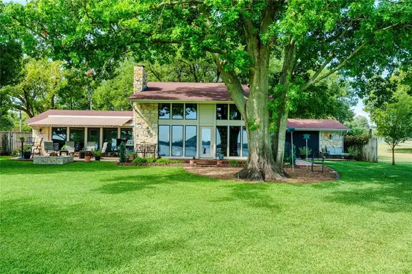 218 N Broadway Road, Azle, TX 76020