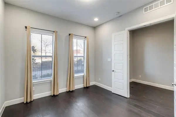 1348 Arch Place, Dallas, TX 75215