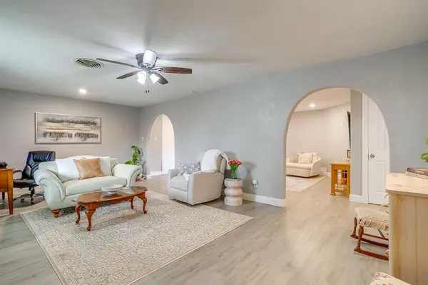 3512 Winifred Drive, Fort Worth, TX 76133