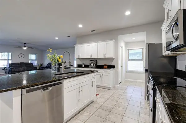 512 Amory Street, Azle, TX 76020