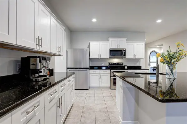 512 Amory Street, Azle, TX 76020