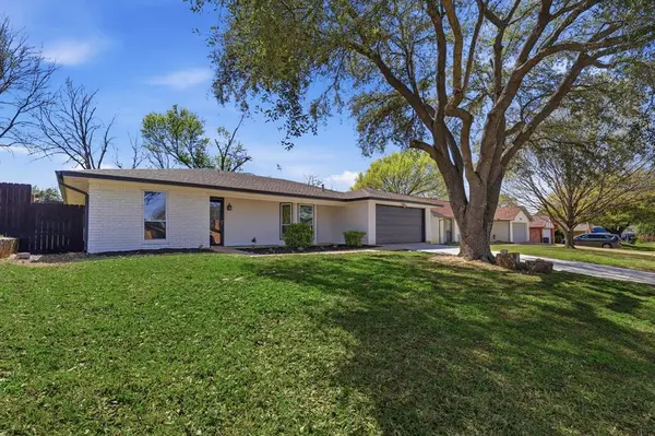 2211 Sierra Drive, Grapevine, TX 76051