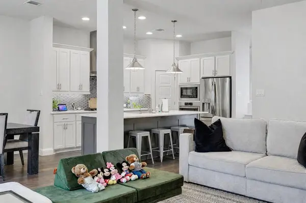 648 Aspen Valley Lane, Dallas, TX 75208