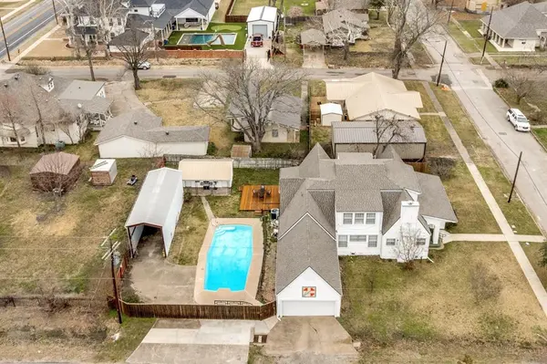 701 Market Street E, Honey Grove, TX 75446