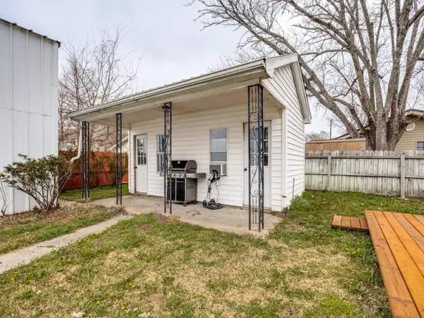 701 Market Street E, Honey Grove, TX 75446