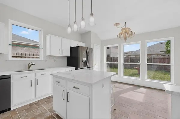 812 Windswept Drive, Cedar Hill, TX 75104