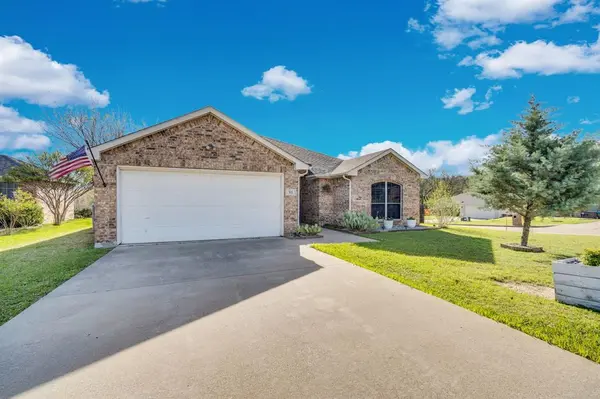 702 Green Acres Lane, Midlothian, TX 76065