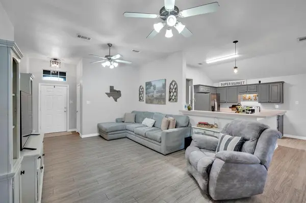 702 Green Acres Lane, Midlothian, TX 76065