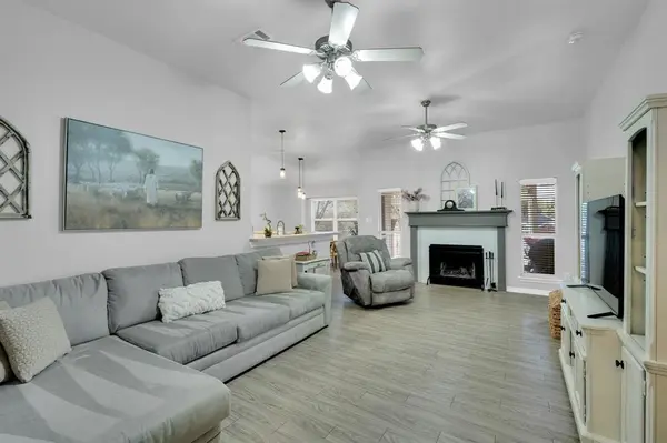 702 Green Acres Lane, Midlothian, TX 76065