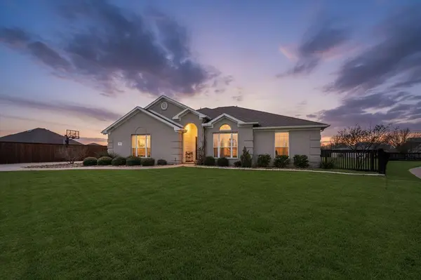 105 Meadow Glen Court, Aledo, TX 76008