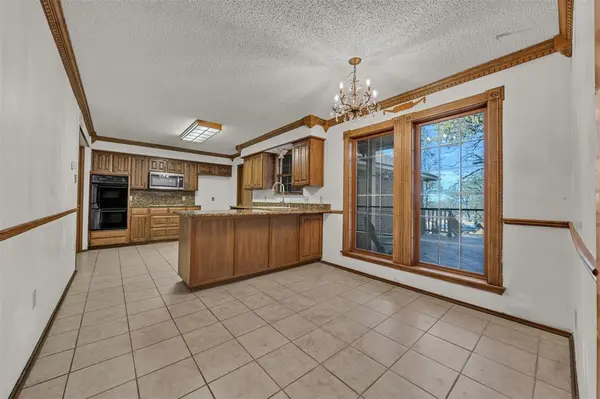 205 William Wallace Drive, Burleson, TX 76028