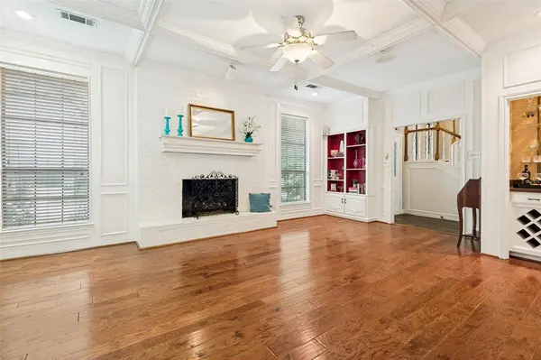 2926 Roaring Springs Road, Grapevine, TX 76051