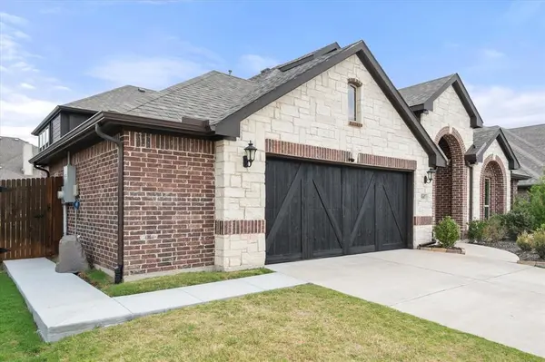 5007 Lake Park Drive, Mansfield, TX 76063