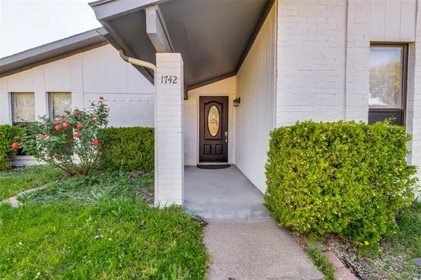1742 Delaford Drive, Carrollton, TX 75007