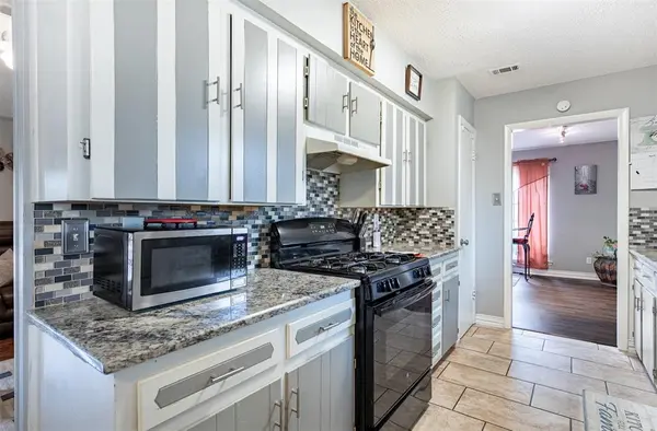 353 Brook Hollow Drive, Desoto, TX 75115