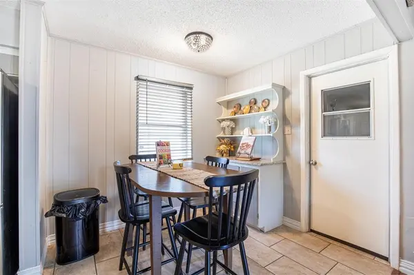 353 Brook Hollow Drive, Desoto, TX 75115