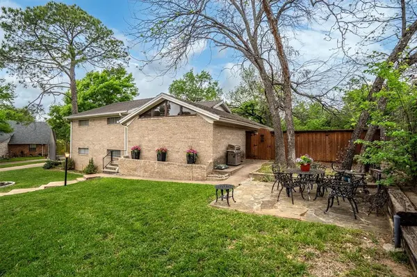 632 Caduceus Court, Hurst, TX 76053