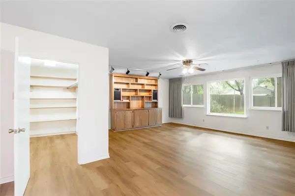 1905 Easy Street, Arlington, TX 76013