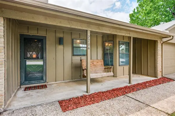 2204 Park Springs Court, Arlington, TX 76013