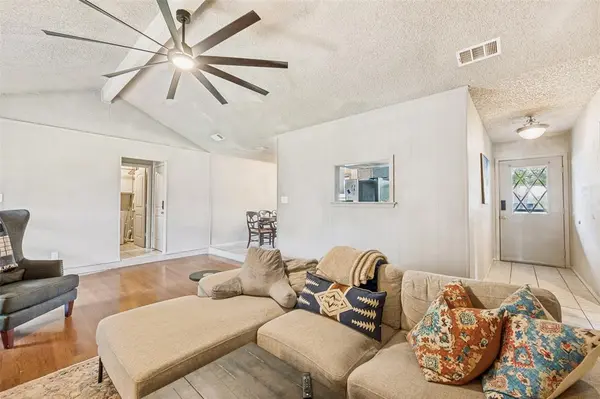 2204 Park Springs Court, Arlington, TX 76013