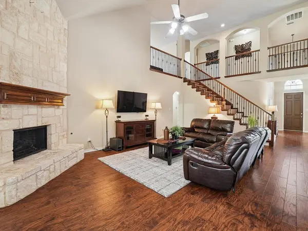 2824 Gillespie Lane, Grand Prairie, TX 75052