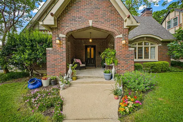 1123 Clermont Avenue, Dallas, TX 75223