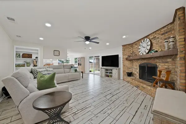 4025 Diamond Loch W, North Richland Hills, TX 76180