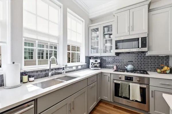 7333 Valley View Lane #702, Dallas, TX 75240