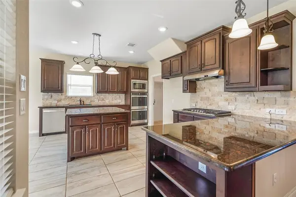 253 Cattlemans Trail, Saginaw, TX 76131