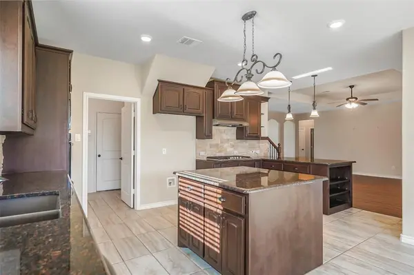 253 Cattlemans Trail, Saginaw, TX 76131