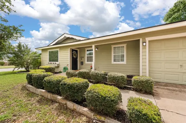 5328 Caroldean Street, Haltom City, TX 76117