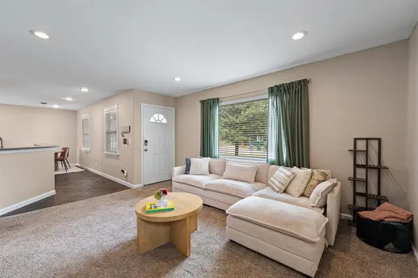 5328 Caroldean Street, Haltom City, TX 76117