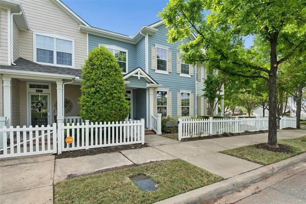 6204 Crescent Street, North Richland Hills, TX 76180