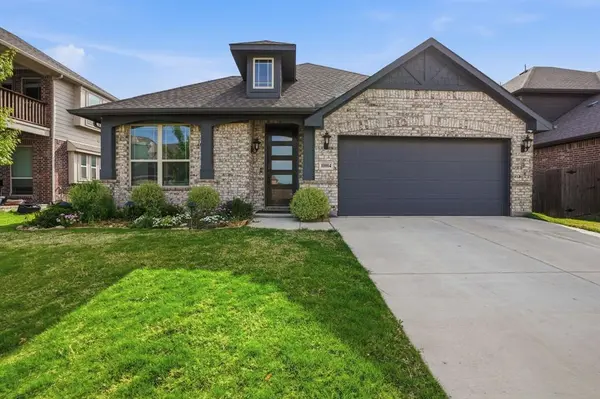 10004 White Pine Drive, Fort Worth, TX 76131