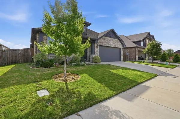 10004 White Pine Drive, Fort Worth, TX 76131