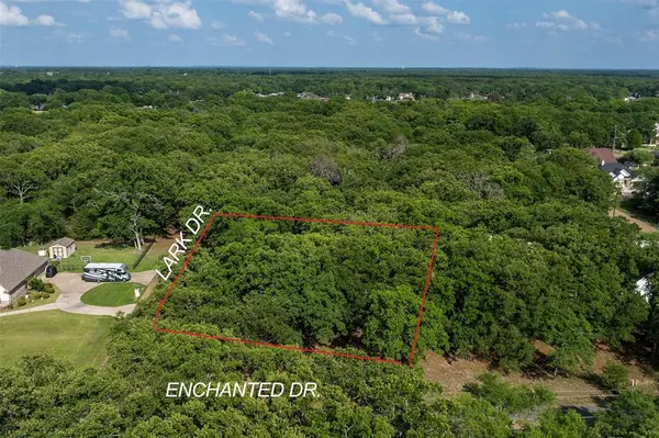 104 Lark Drive, Enchanted Oaks, TX 75156