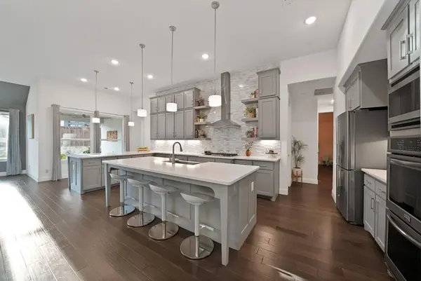 2012 Roundtree Circle E, Fort Worth, TX 76008